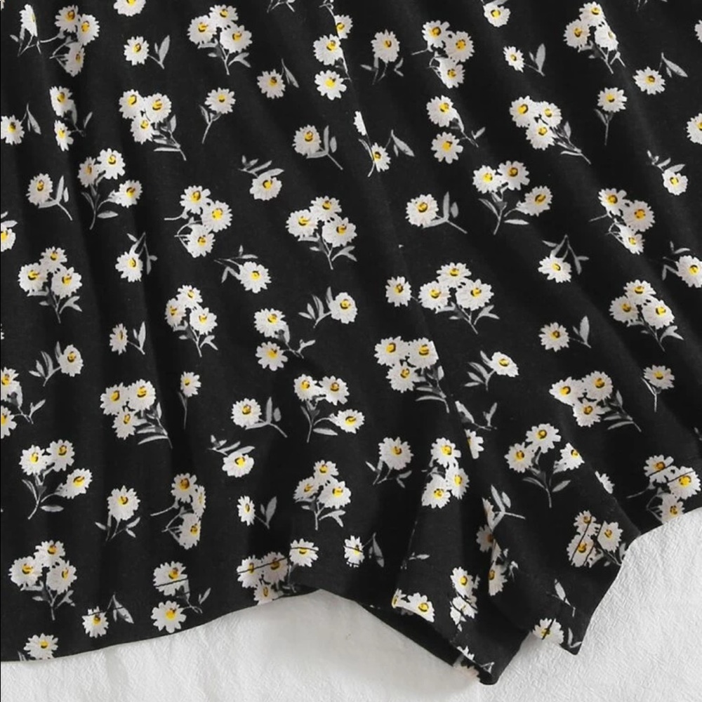 NWT SHEIN: XS Black Floral Tie Up Strap Romper - Picture 6 of 10